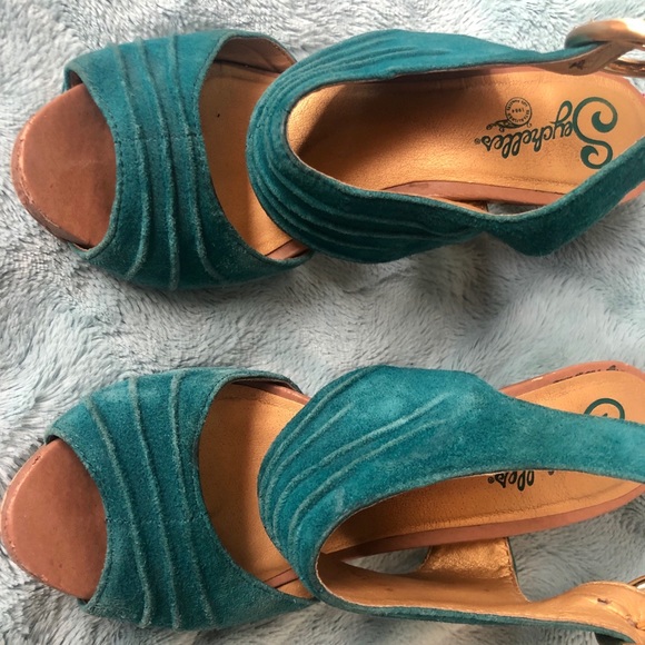 heels - Picture 4 of 6